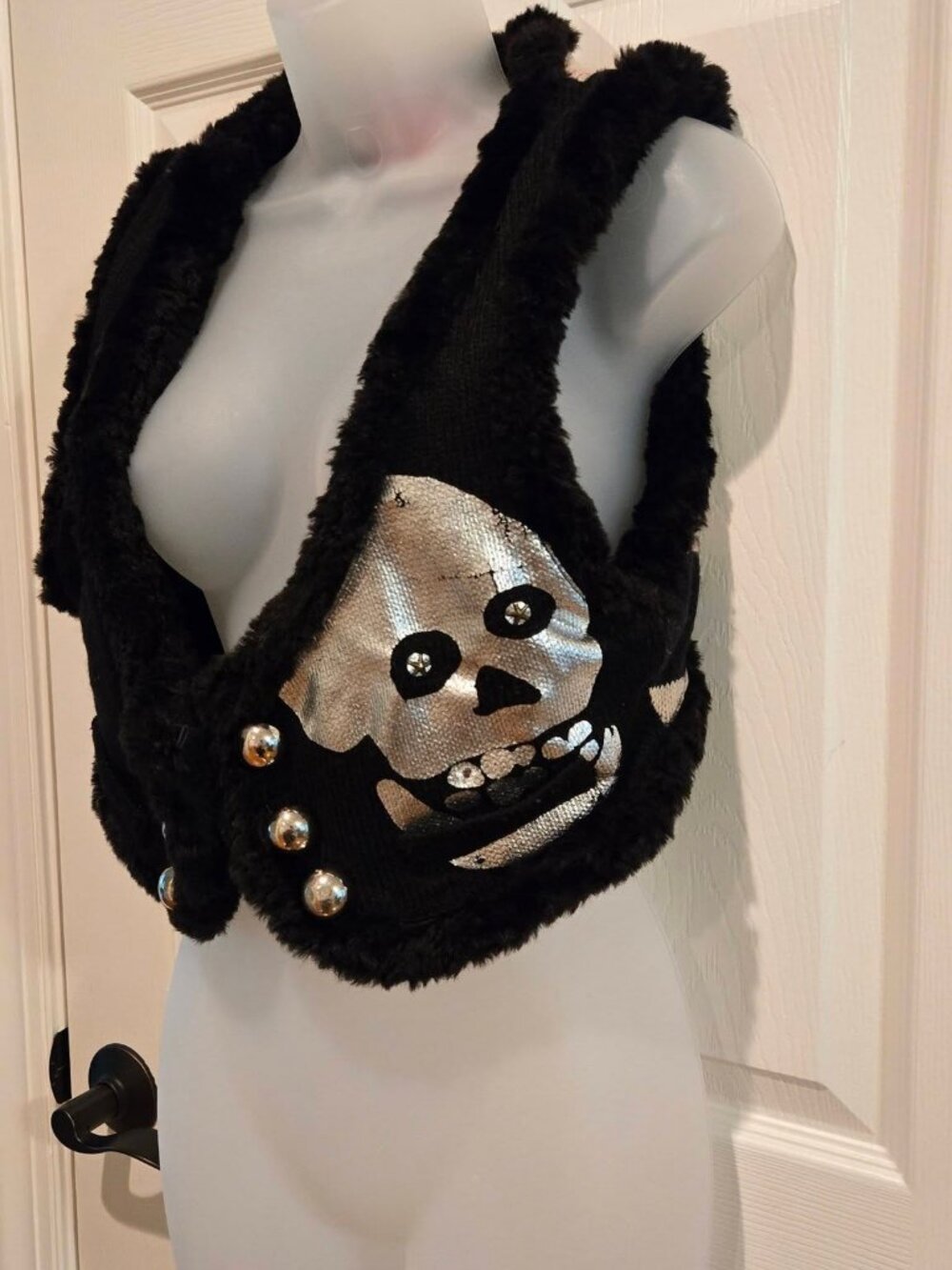 Vintage Y2K Betsey Johnson Cropped Black Fur Striped Skull Vest Size M/L